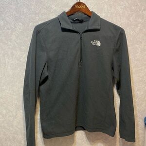 ￼The North Face Pullover‎